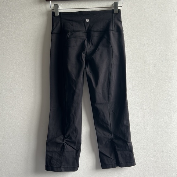 Lululemon Capri Pants Size 4 - Picture 4 of 6